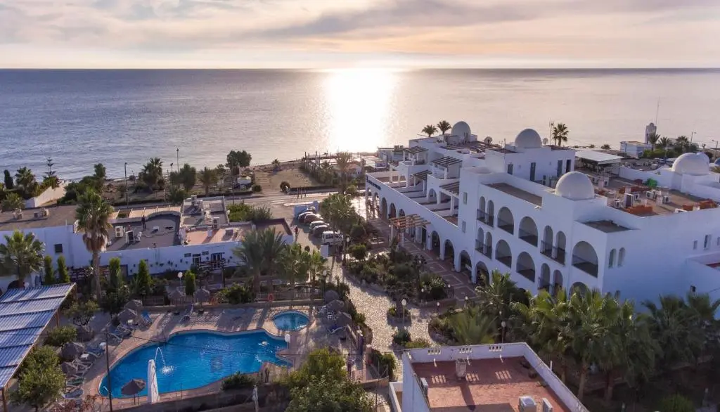 Hotel El Puntazo Mojácar Playa junto al mar piscina