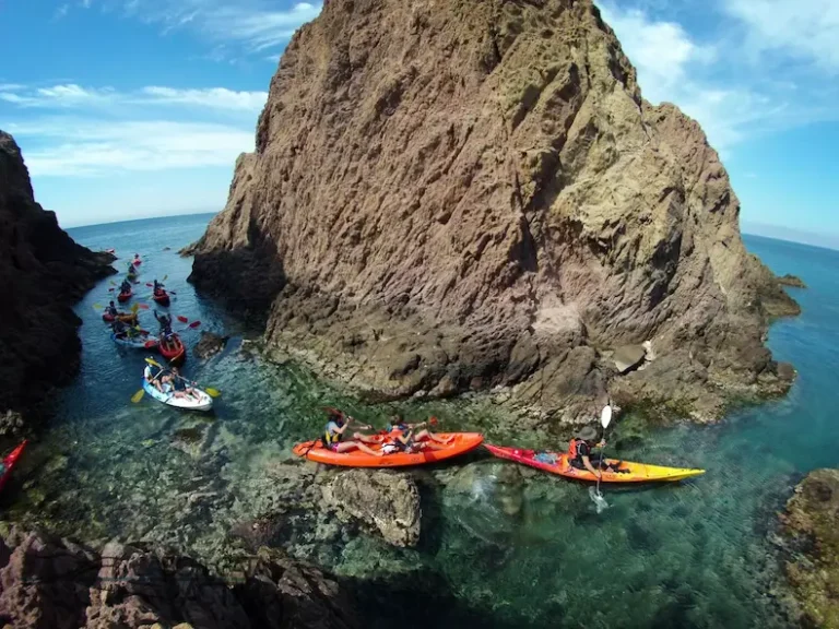 Kayak por Cabo de Gata aguas cristalinas