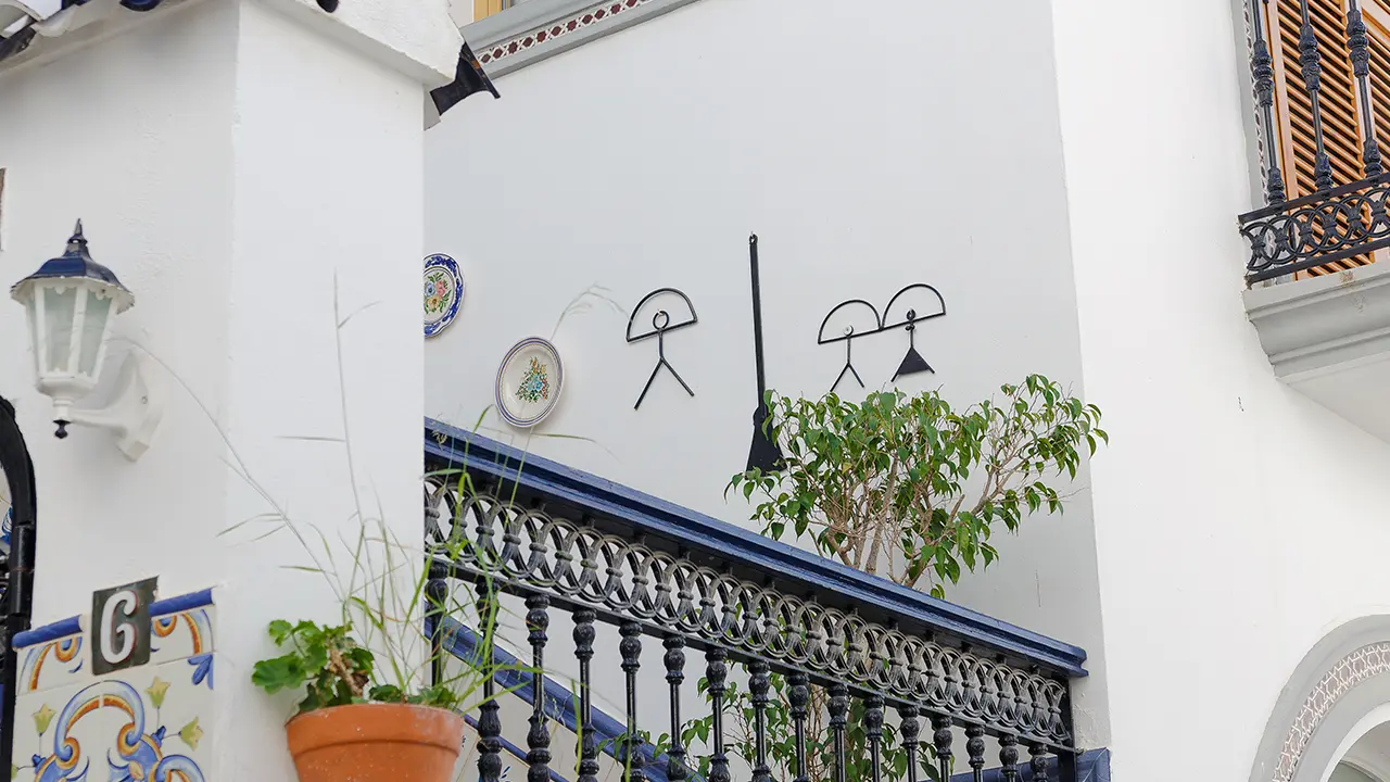 Indalo Mojácar Pueblo símbolo hombre arco iris protección mal de ojo
