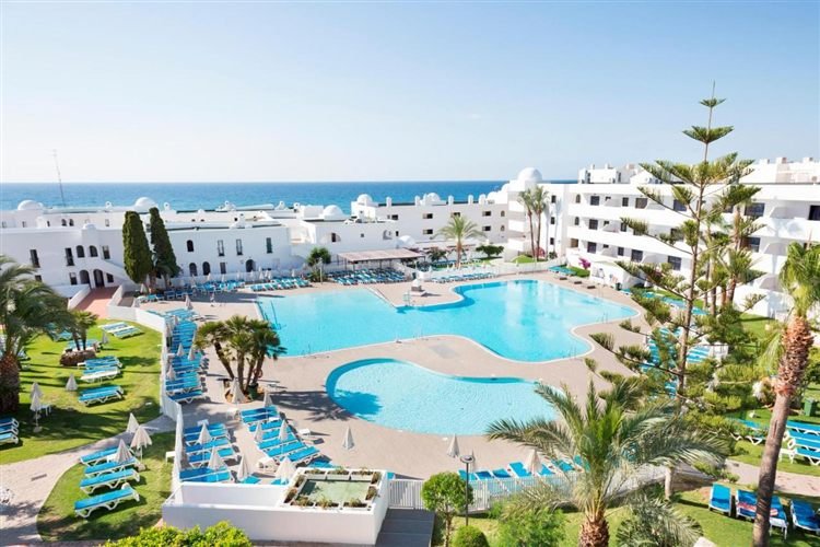 Best Club Vacaciones Pueblo Indalo Mojácar — complejo de apartamentos con piscinas y toboganes