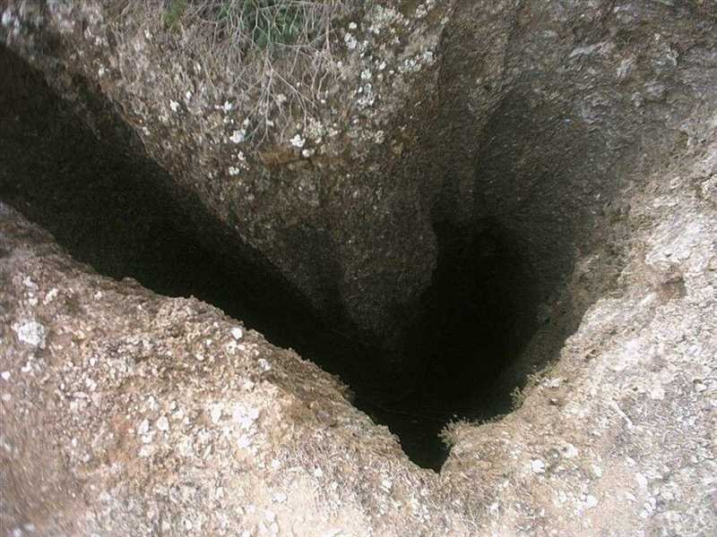 Interior de las Cuevas de Sorbas con formaciones de yeso y cristales de selenita