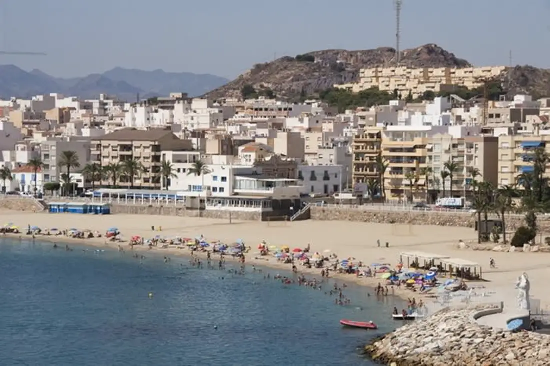 Playa Levante de Garrucha — 1.500 metros de arena fina con el Paseo del Malecón