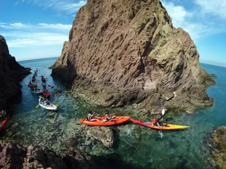 Kayak por Cabo de Gata aguas cristalinas