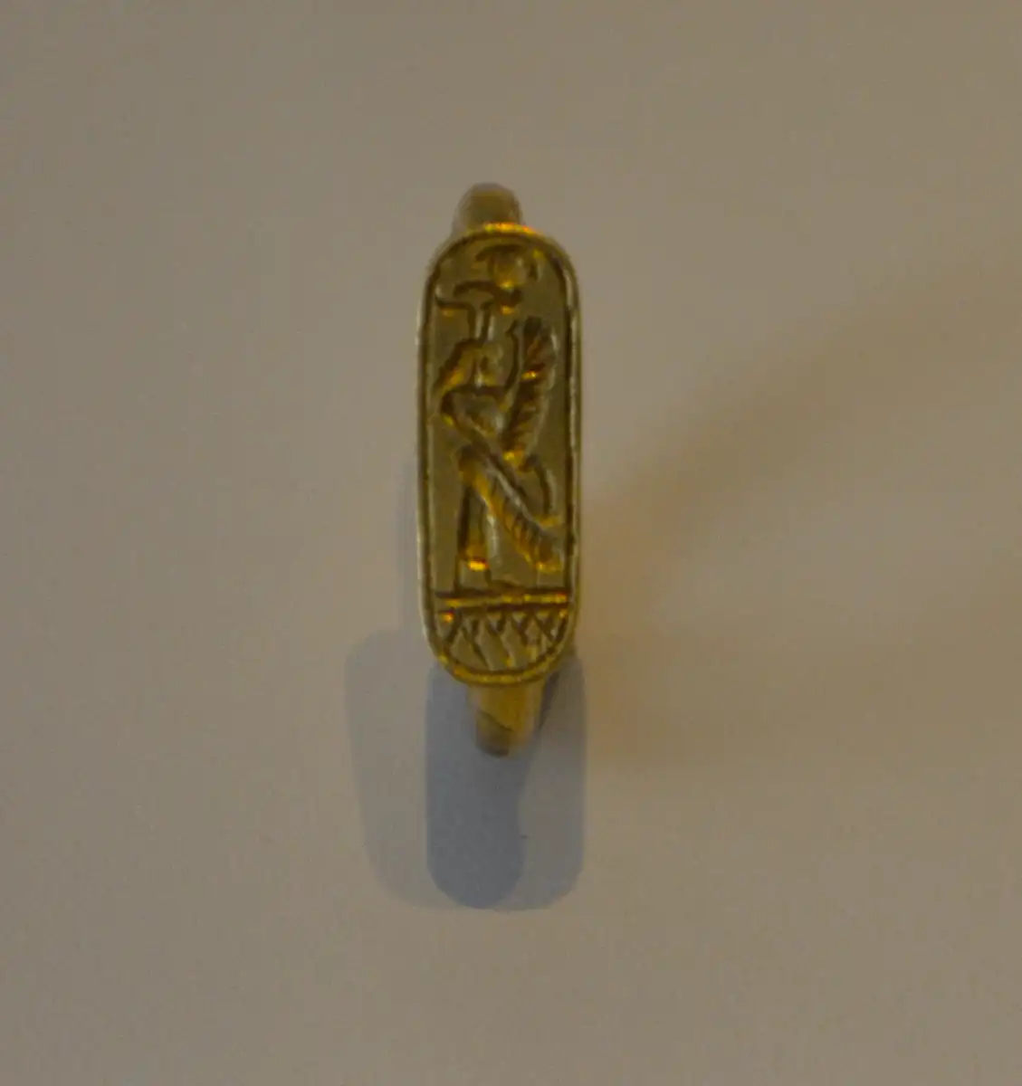 Anillo púnico de oro de la necrópolis de Villaricos, Museo Arqueológico Nacional