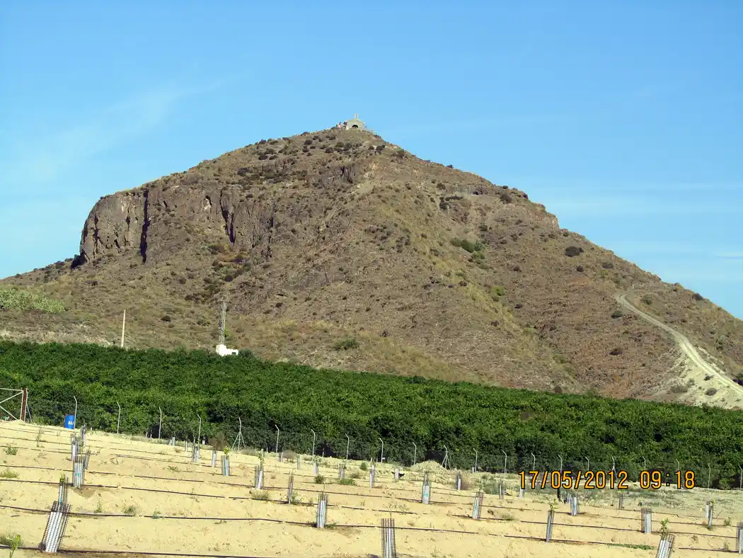 El Cabezo María visto desde la carretera, en Antas