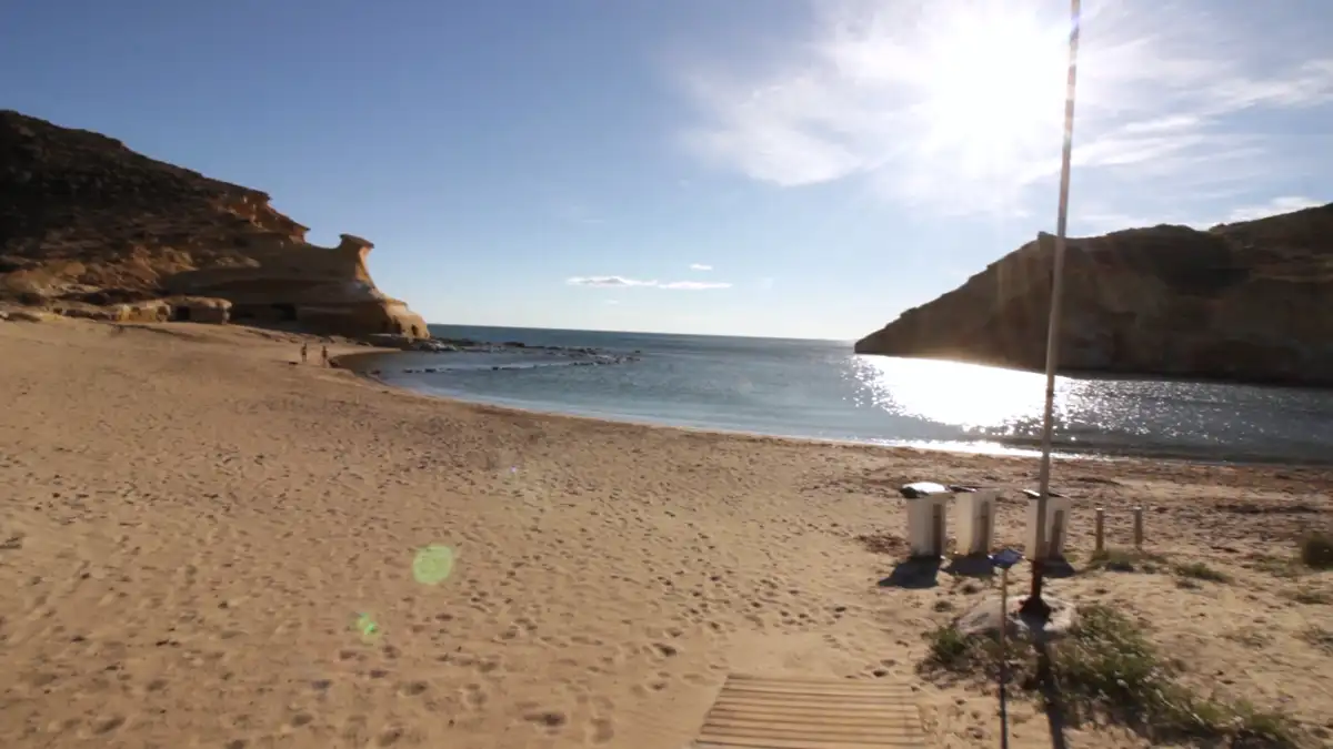 Vista de la cala de los Cocedores en la frontera entre Almería y Murcia