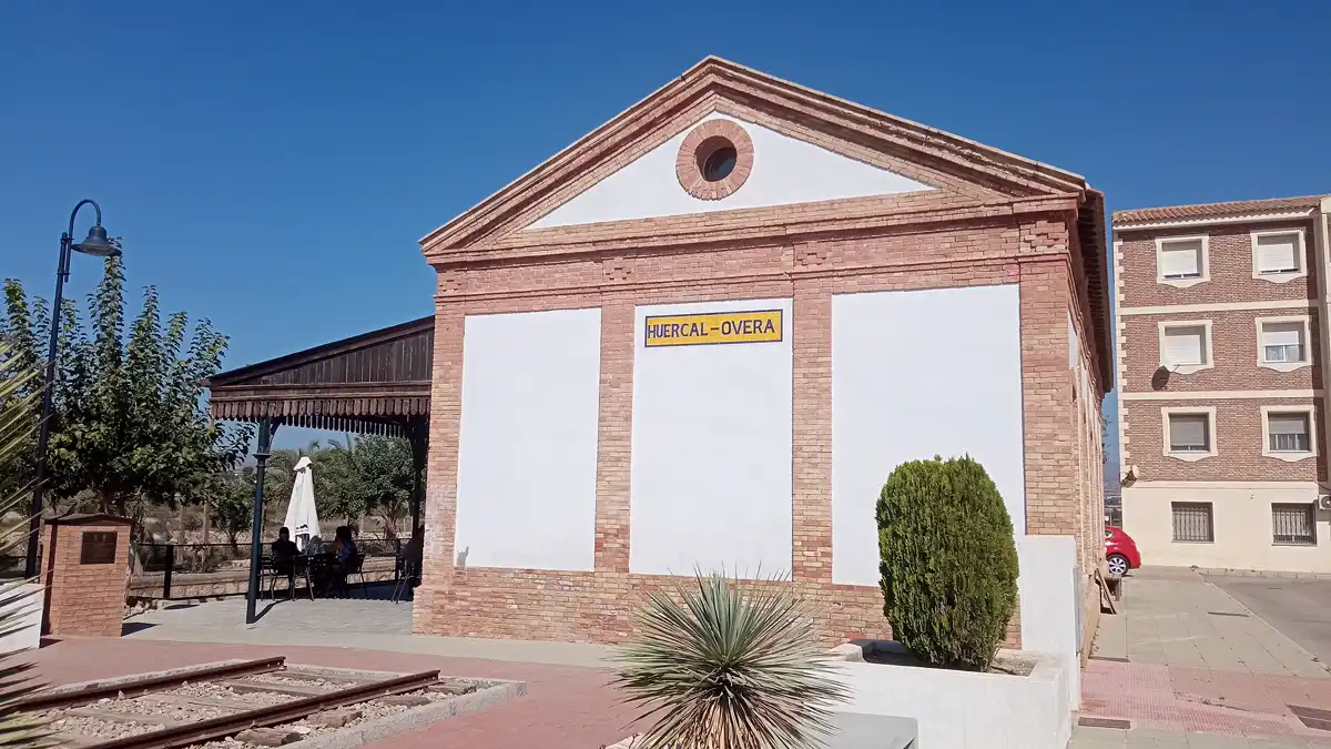 Antigua estación de tren de Huércal-Overa, junto a la Vía Verde