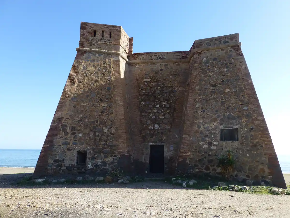 Castillo de Macenas, torre del siglo XVIII en Mojácar