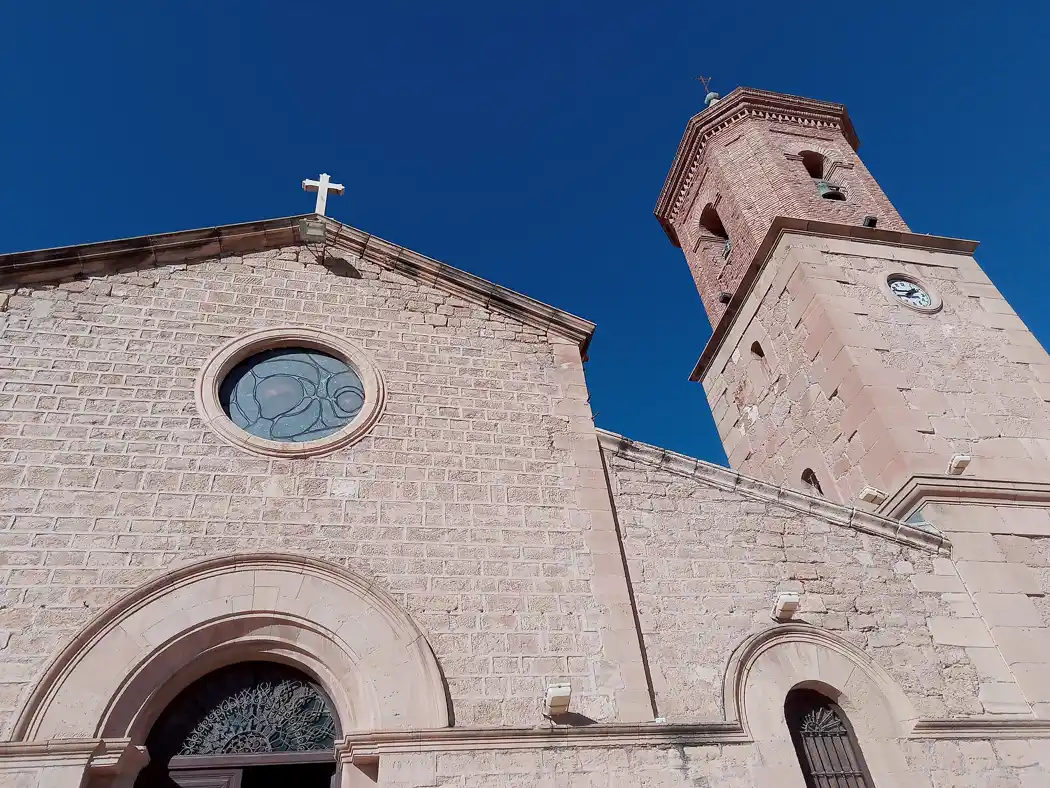 Fachada y campanario de la iglesia de la Purísima Concepción de Turre