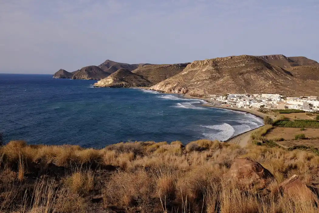 Las Negras y su playa, punto de partida hacia la Cala de San Pedro