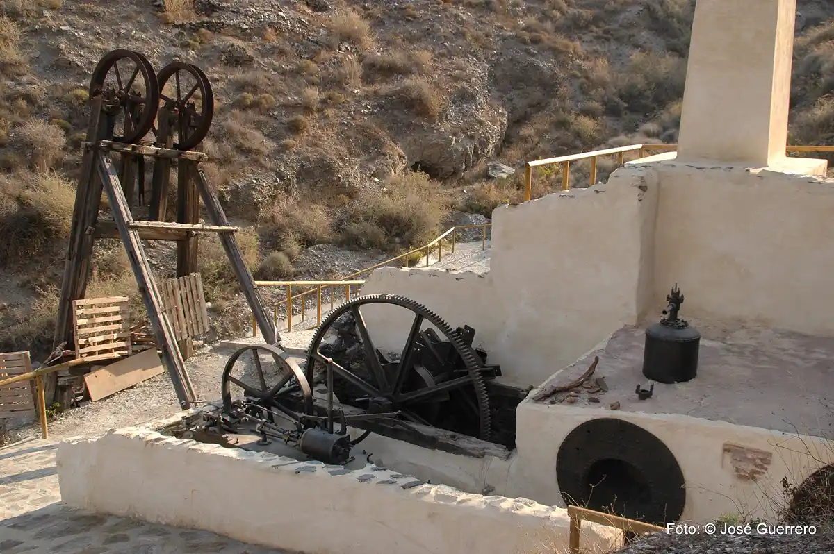 Antigua máquina de vapor minera en la Sierra Almagrera