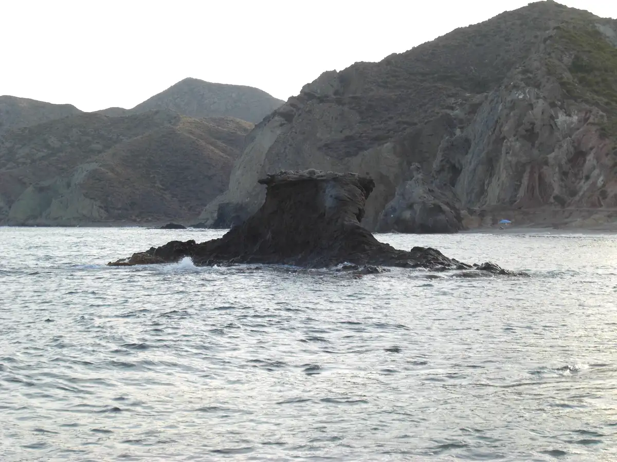 Roca de la Cabeza del Toro entre el Pirulico y Bordenares
